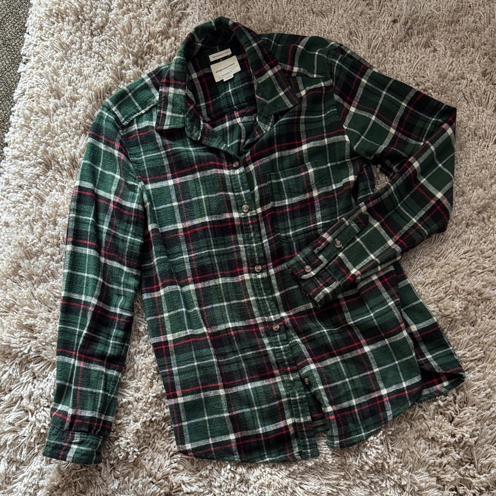 American Eagle Green Plaid Button-Up Shirt
